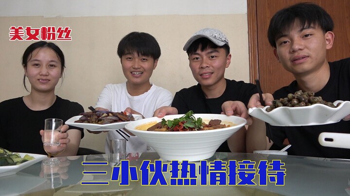 Beautiful fan comes to Hengdian to be an extra—three buddies roll out the red carpet, helping her re