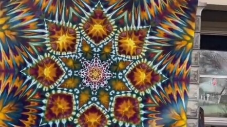 Nghệ sĩ nhuộm batik Jessie dùng kỹ thuật nhuộm băng để nhuộm vải, hiệu quả thật tuyệt đẹp!