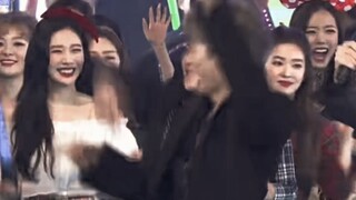 【كيبوب】لا أعرف منذ متى أصبحت مسرح نهاية العام ليس كما في ذاكرتي، كأنني عشت حلمًا كبيرًا ورائعًا