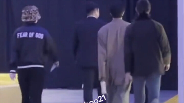 ความแตกต่างในการเดินของพี่ชายกับน้องชาย | ยุนกิและนัมจุนดูเหมือนไปทวงหนี้ ส่วนจีมินเหมือนเพิ่งเลิกเร