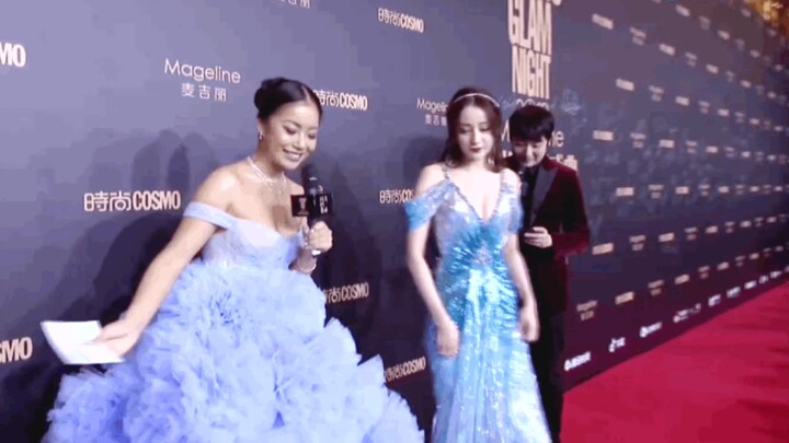 【Địch Lệ Nhiệt Ba】Tạo hình thảm đỏ nổi đình nổi đám đẹp xuất sắc! Đi bộ mà cứ nhịp chân điên cuồng! 