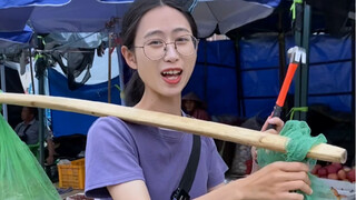 Menggunakan palu untuk menjual 30 kilogram siput, mendirikan warung kaki lima mungkin tampak remeh, 