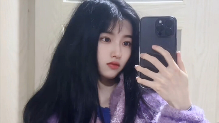 Family, here’s a twist: She usually looks super down-to-earth at home, but when she dresses up, she 