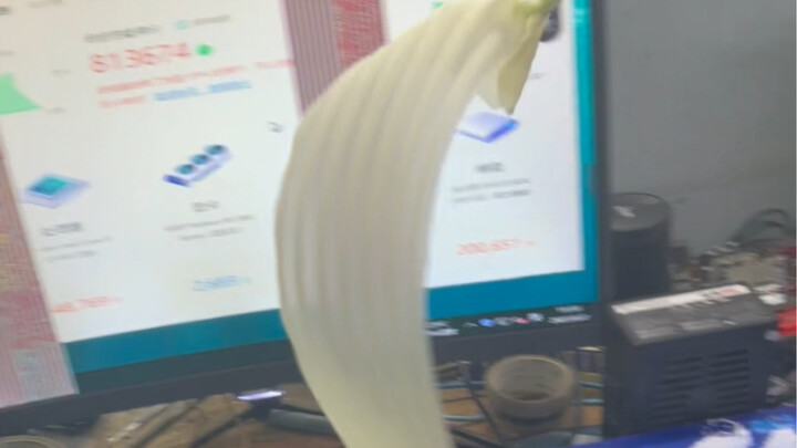 مش مسؤول عن هذا ولا ذاك، بس مسؤول عن كون خردة المنجم ما بتتباع بسعر المستعمل!