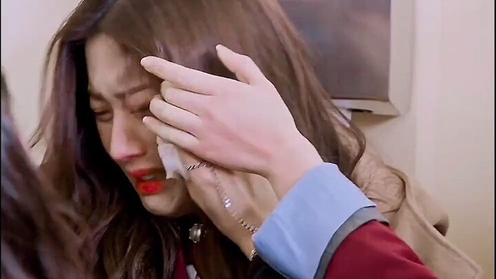 【Goddess Descends】No one understands why he’s trembling with fear after glancing down from the rooft