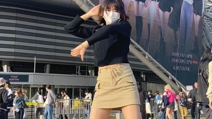 这个周末实在太开心啦！去看Twice 的演唱会了T T非常非常喜欢她们的feel special，听的时候都想哭了T T想记录下自己的喜欢！所以大胆开跳，…