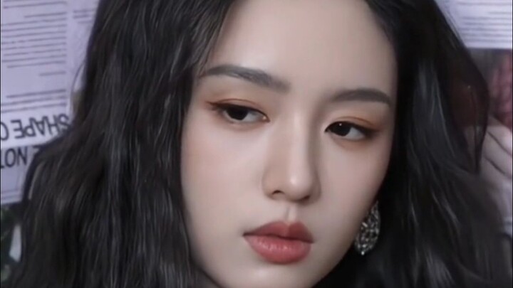 【周也】盯~冷脸美女，越拽越美，近距离怼脸
