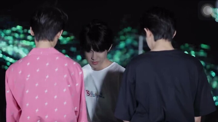 مقاطع تشانغ جي هذه جعلت الجميع مجنوناً..