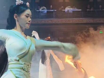 Pesta kehormatan di ibu kota Zhao, meniru langkah di Handan