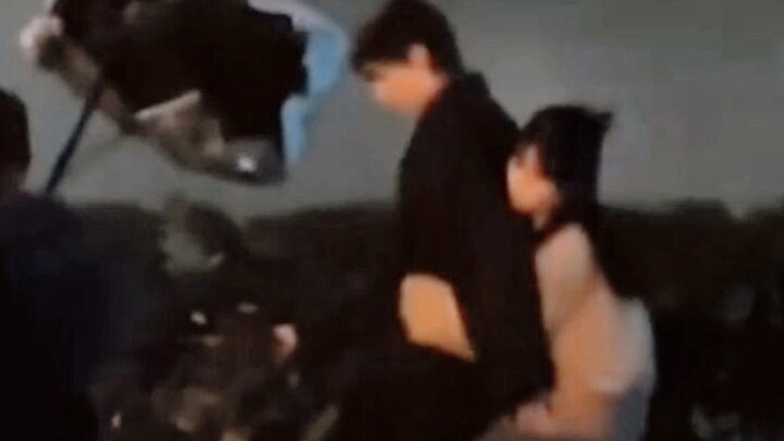 โอ้โห! ทั้งกอดจากด้านหลังแล้วยังซุกหน้าอีก!! อะไรคือเทพเจ้าแห่งเคมีคู่จิ้นของวงการบันเทิงจีน แค่เห็น