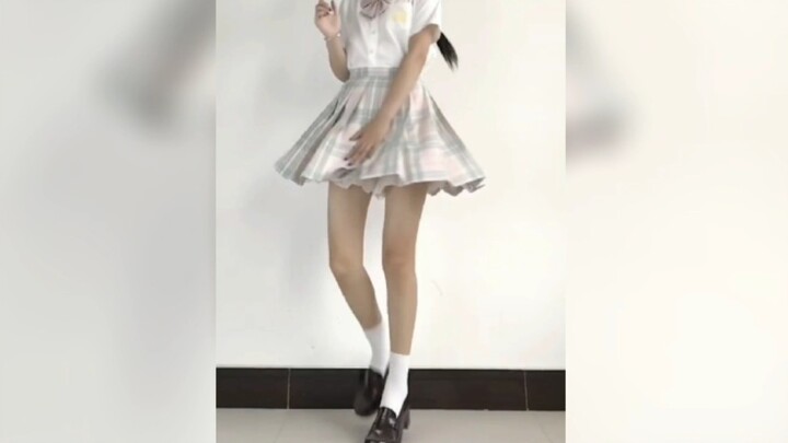 รวมชุดจีบๆ กลิ่นอายฤดูร้อน?