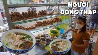 Cả nhà ở ĐỒNG THÁP lên mở quán BÁNH CANH GIÒ HEO ở Sài Gòn. Quán xanh sạch đẹp và luôn đông khách.