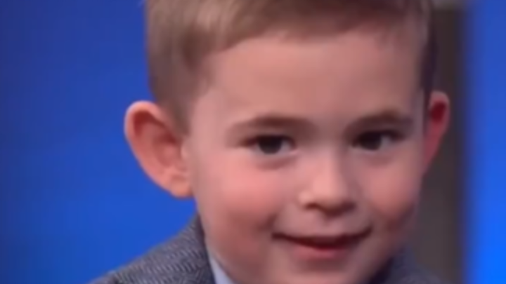 يا صغير البشر، ماذا تفعل عندما تحب أنت وصديقك المقرّب الفتاة نفسها؟