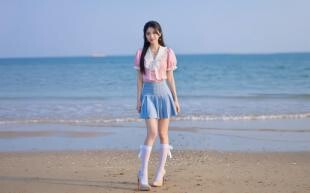 Sunset by the Sea Song, Cute Girl Dancing