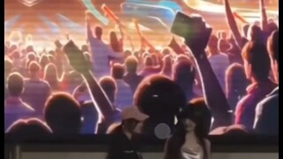 A video of Ling'er and Qiqi dancing live! Leather pants Ling'er, short skirt Qiqi!