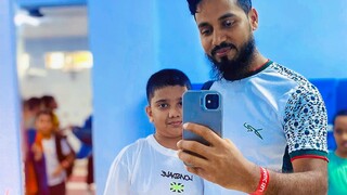 মেনে কেন নিচ্ছেন না কতক্ষণ পর্যন্ত আর আয়না পরিষ্কার করবেন দাগ তো আপনার চেহারায় থাকতে পারে 😊🥰