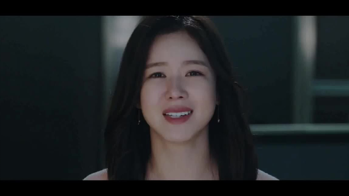 Một bộ phim khoa học viễn tưởng không gian nghiêm túc bỗng bị biến thành quảng cáo nhảm nhí, lố bịch