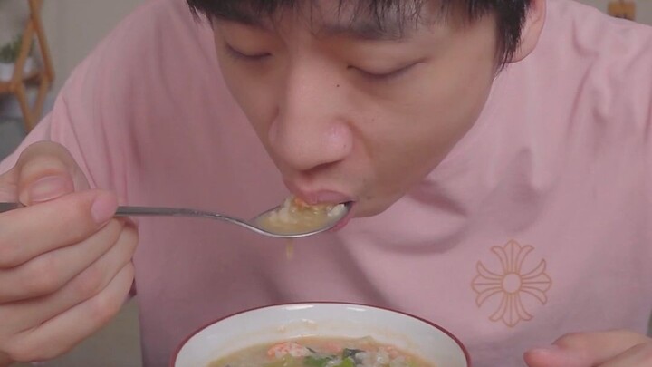 Bubur paling enak tahun ini? Cowok ganteng coba deh!