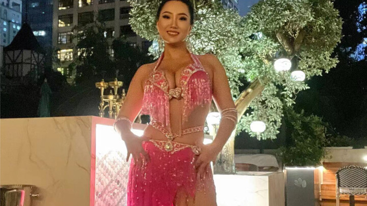 Belly dancing in high heels on Chinese Valentine's Day