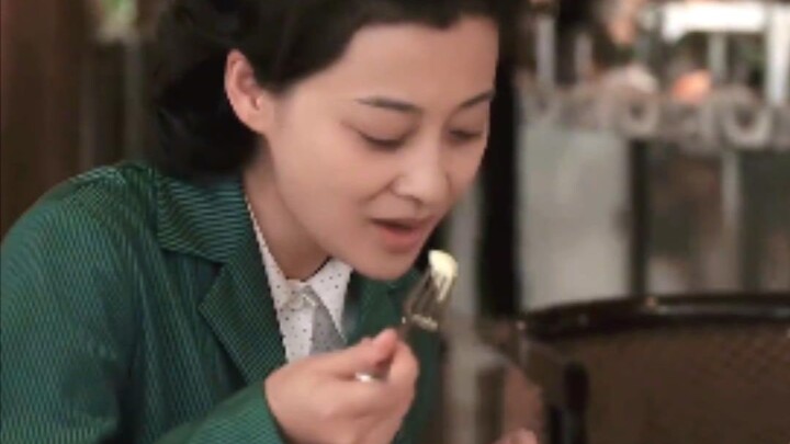 What I admire most about An Jie at the buffet is that she remains restrained and graceful while neve