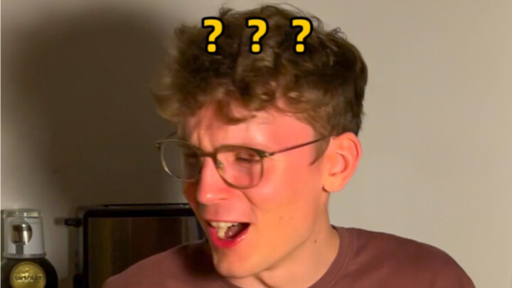 Bạn cùng phòng người Đức: Tôi tức quá! Gã phương Đông này muốn hại tôi!