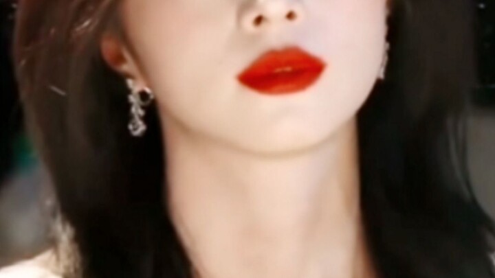 Never underestimate the beauty of female stars. It only takes a single styling move to transform the