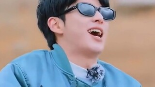 Der der Wang Hedi hahahaha từ sân khấu này đến sân khấu khác🫧"Mái nhà đang cháy
