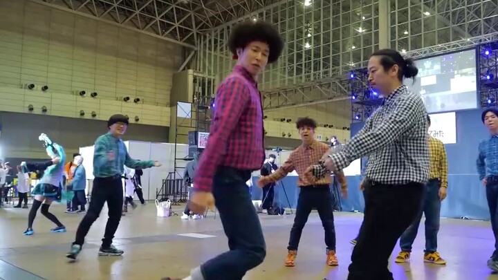 [RAB] Pertarungan dadakan di Konferensi Super NicoNico! Saat otaku Jepang menari mengikuti lagu "SUR