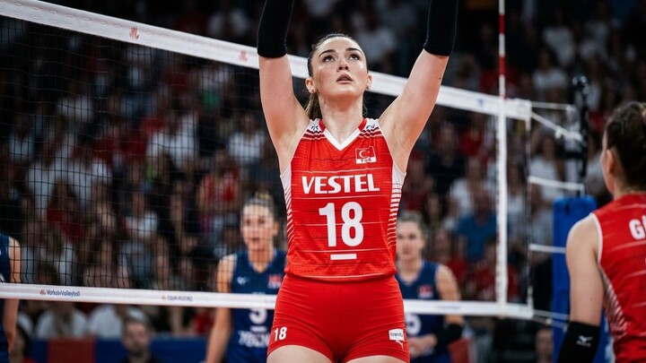 Is Zehra Gunes the BEST Middle Blocker in the World? 🏐🇹🇷