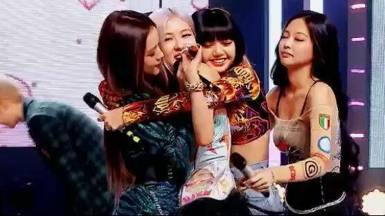 blackpink tight hugs