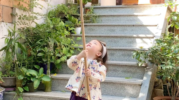 Thủy Tử: Mấy anh chị cho em hỏi chút, bác của bố thì nên gọi là gì ạ?