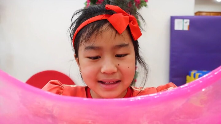 Jannie and Alex pretend play making a giant colorful slime!