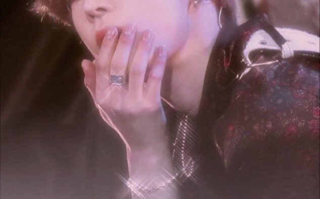 “Nam idol vừa ngoảnh lại giơ ngón giữa với fan cuồng nhưng lại nhận được sự ủng hộ từ cả fan lẫn ngư