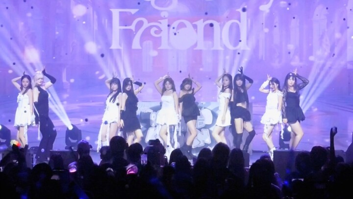 Bài hát hit của Itzy được toàn thể khán giả hát vang... Bạn có nhớ người bạn tưởng tượng của mình kh