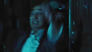 Penduduk desa berpura-pura menjadi zombie untuk menakut-nakuti orang, tetapi secara tak terduga mena