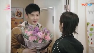 Mở mắt thấy soái ca đứng cửa còn bất ngờ được tặng "hàng bự", cô gái thoả mãn cười