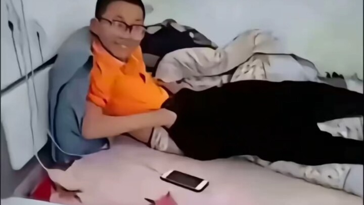 Tantangan menahan tawa selama sembilan menit