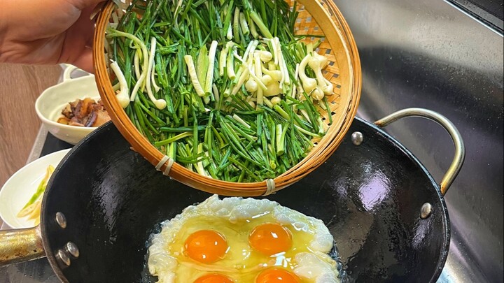 The savory charm of Hunan cuisine: wild chive omelet