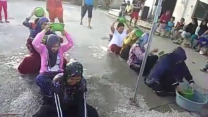 video lucu bikin ngakak emak emak lomba estafet air
