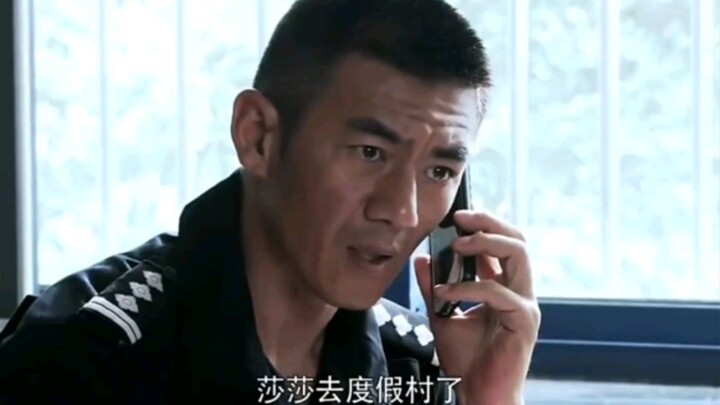 Little girl checks into the hotel alone, leaving the front desk staff utterly puzzled—only to have t