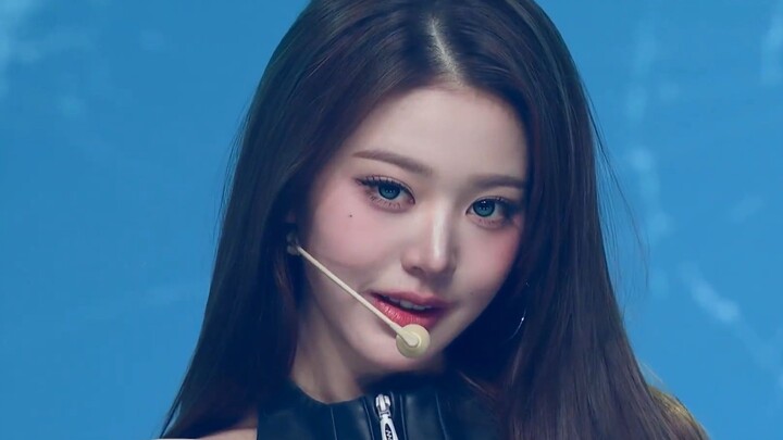 Sân khấu biểu diễn ca khúc chủ đề BANG BANG – Đĩa đơn tiền phát hành trở lại của IVE