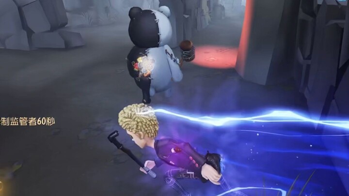 Ê, tiền đạo của mày chẳng phát huy được tác dụng gì cả~