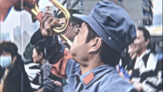 “他们露出的不是嘲笑，而是欣慰的笑容”