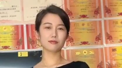 อะไรอยู่ข้างหลังคุณผู้หญิง?