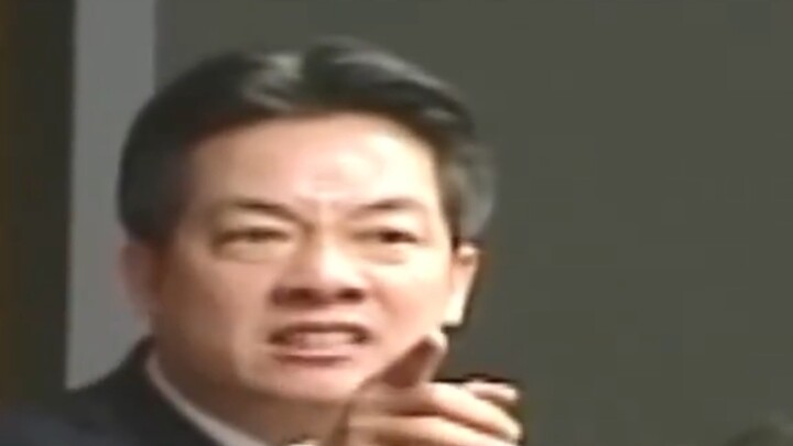 People change. Back when Xiao Lai was young, he’s now turned into a traitor who sells out his own pe