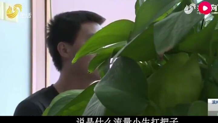 【Hài hước】Giật mình! Một kẻ buôn bán phim lậu “Thành Tích Thượng Hải” vì phim quá dở nên thua lỗ nặn