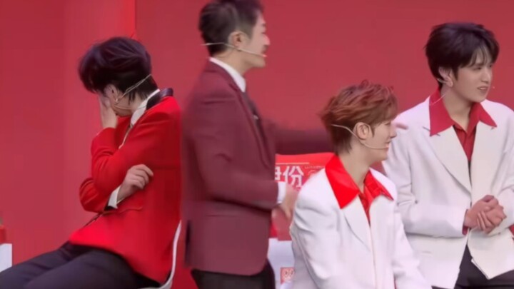 Who’s going to save her? Yan Haoxiang is about to die from Cuì Yé’s laughter.