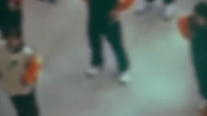 Kun Ge Strips Off His Clothes and Makes a Dramatic Entrance!