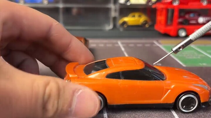 McDonald's và Tomica đã cùng nhau ra mắt xe GTR