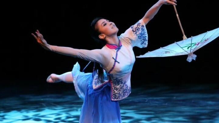 Berbalik dan menoleh untuk siapa, lalu menggenggam pena untuk menuliskan kisah cinta! Tang Shiyi di 